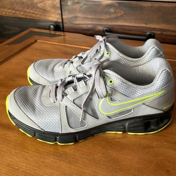 NIKE Reax Sneakers Size 10 main image 10